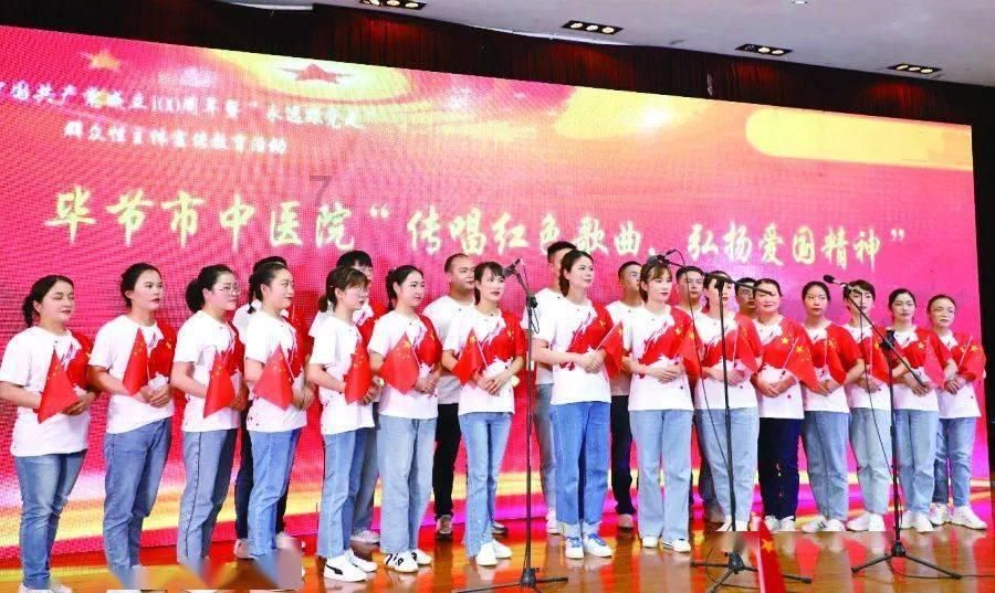 如何快速查找酒店入住记录及同行人信息？